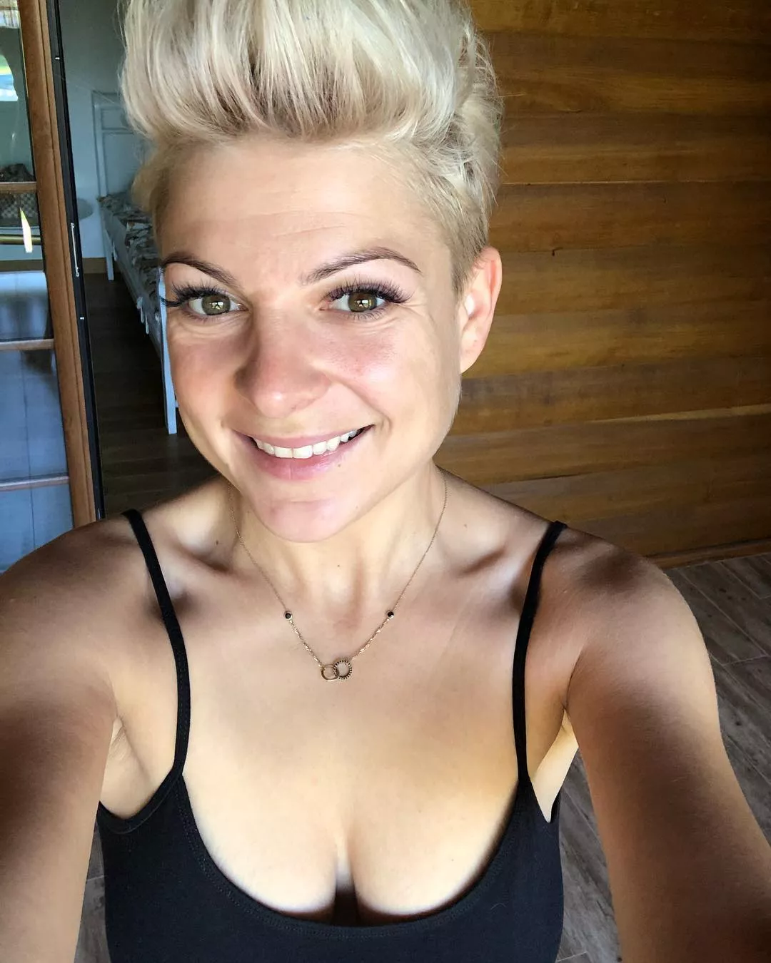 To co pokazała Magda Narożna szokuje odbiorców. Czerwona bielizna wymknęła się spod kontroli?! Jest pikantnie! 
